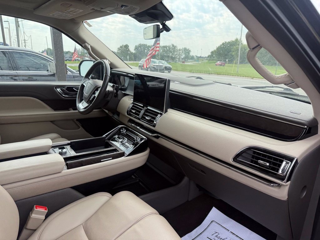 Used 2023 Lincoln Navigator Reserve AWD/4WD image 9