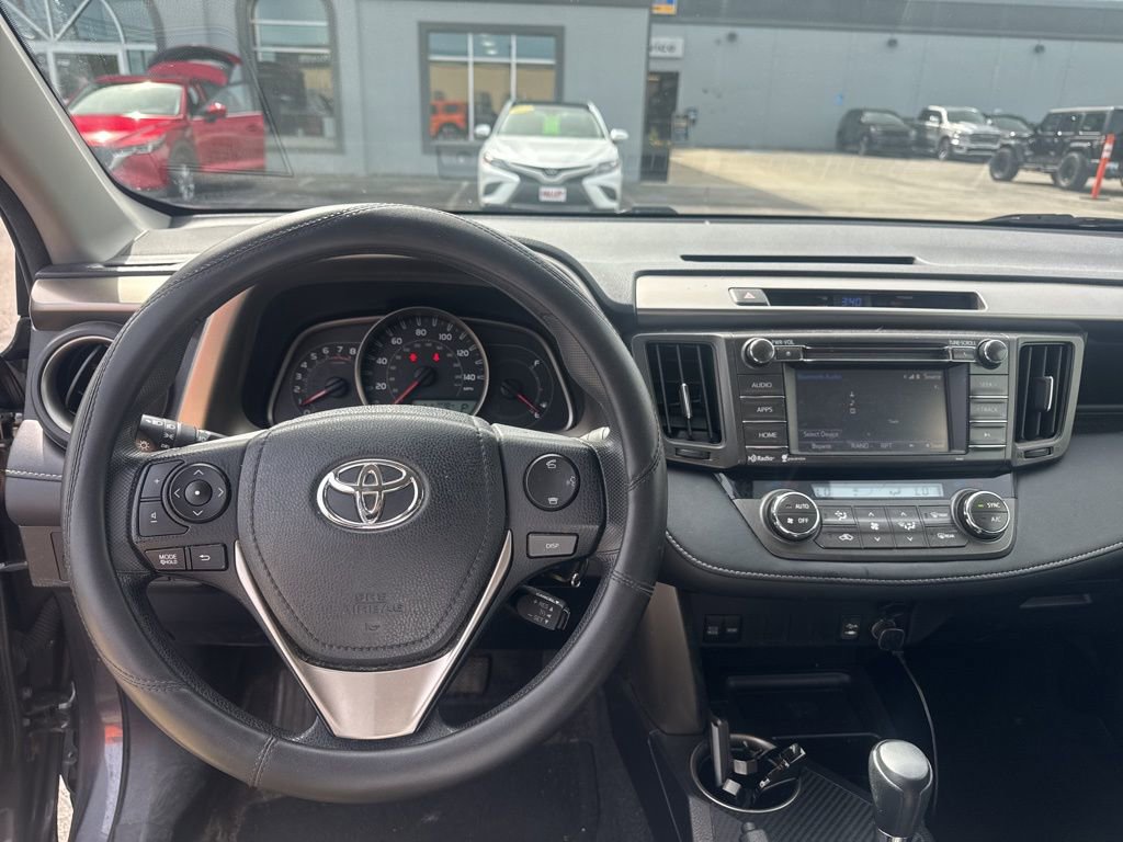 Used 2015 Toyota RAV4 XLE AWD/4WD image 4
