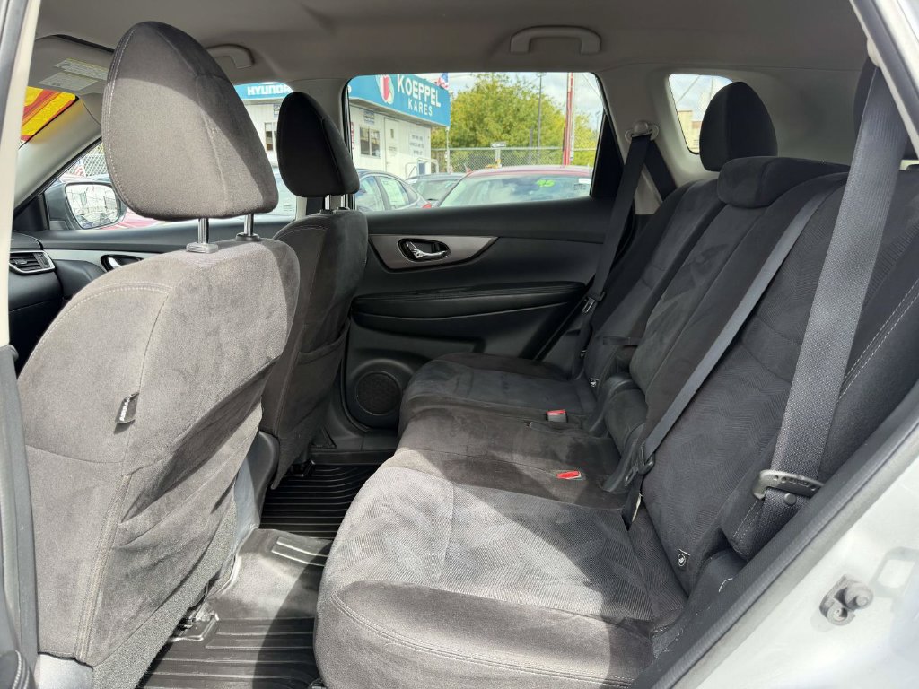 Used 2015 Nissan Rogue SV AWD/4WD image 13