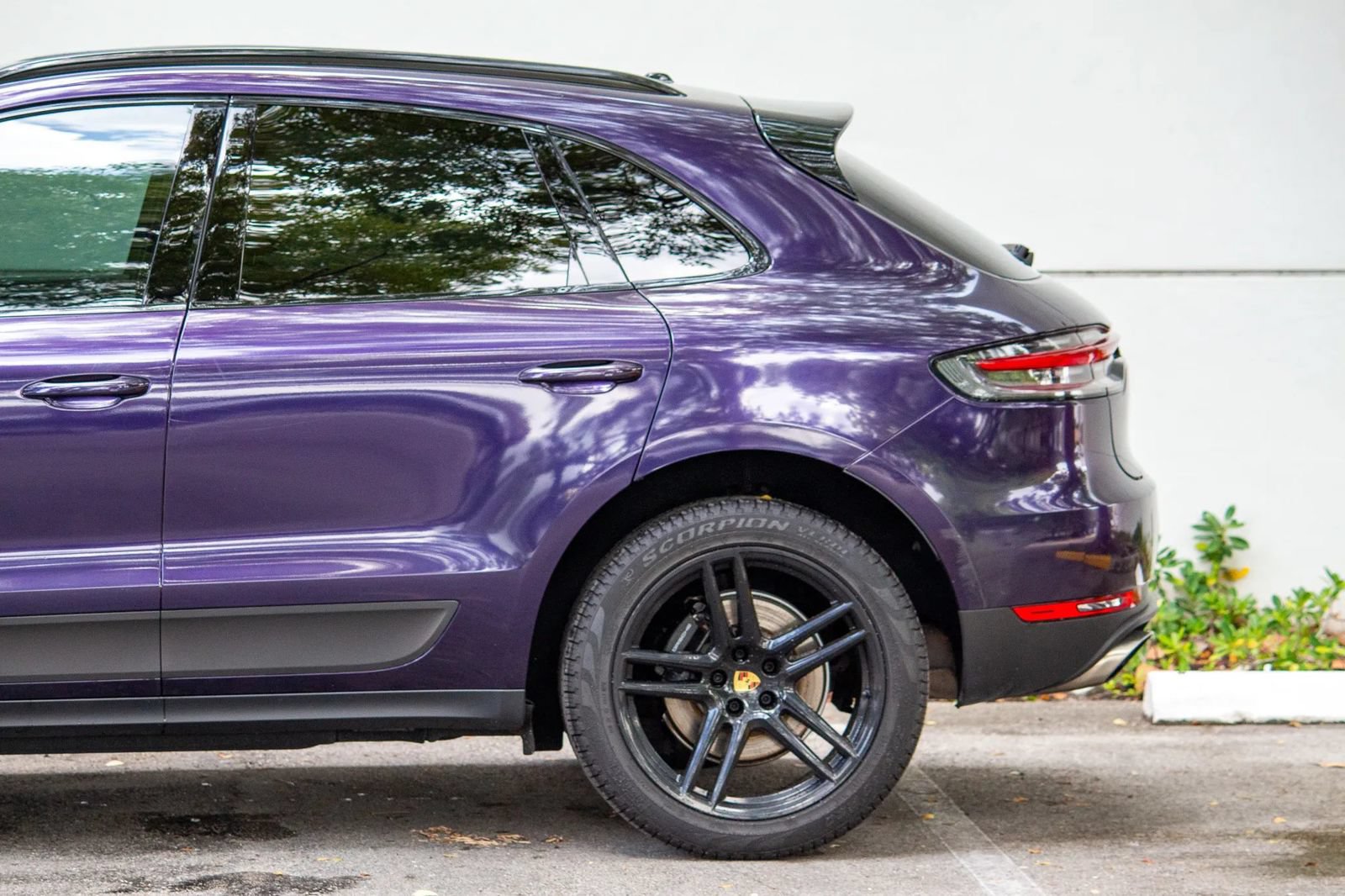 Used 2021 Porsche Macan w/ Premium Package Plus AWD/4WD image 8