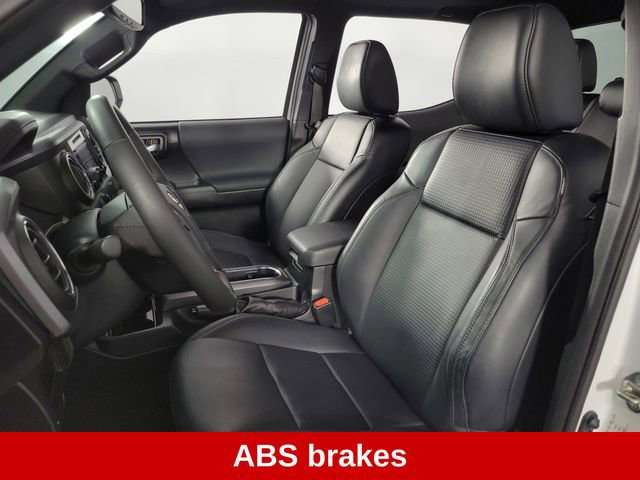 Used 2019 Toyota Tacoma TRD Sport w/ TRD Premium Sport Package AWD/4WD image 14