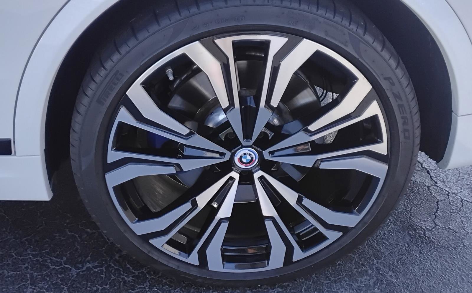 Used 2023 BMW X7 M60i w/ Executive Package image 14