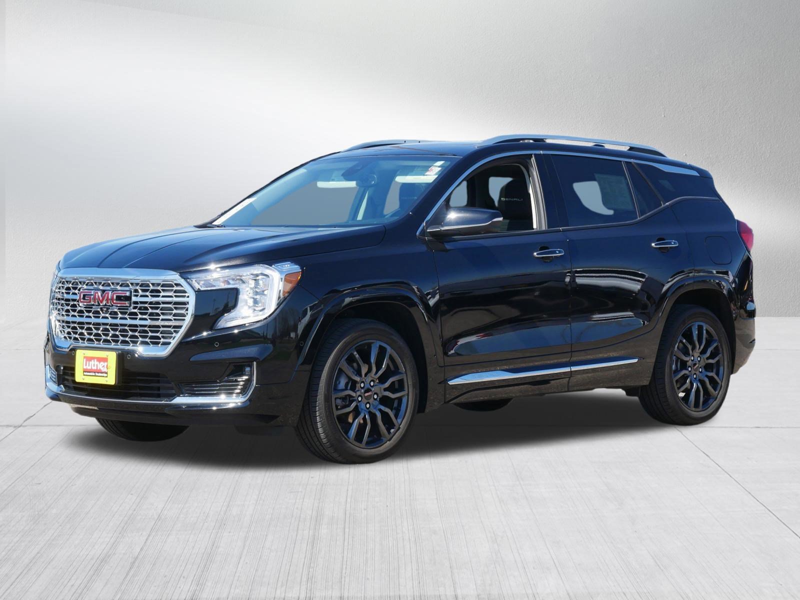 Used 2023 GMC Terrain Denali w/ Black Diamond Edition AWD/4WD image 3