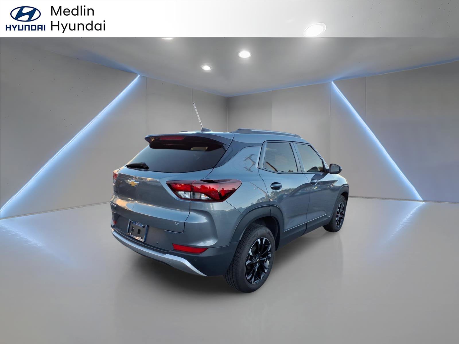 Used 2022 Chevrolet TrailBlazer LT w/ Convenience Package FWD image 3