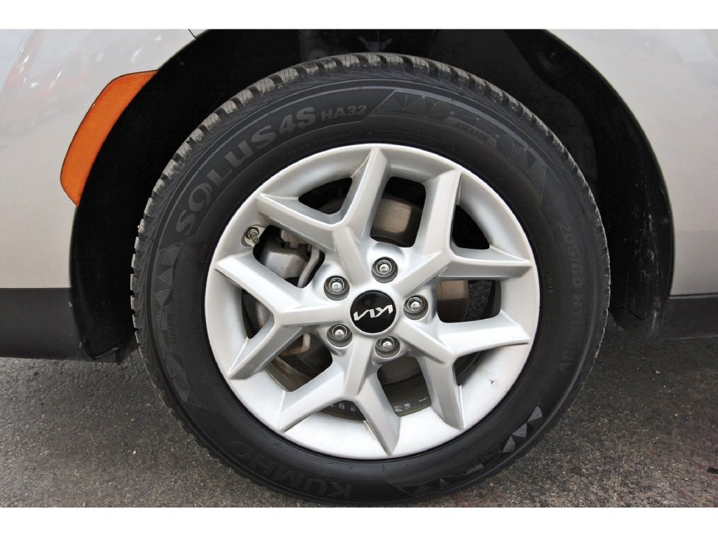 Used 2025 Kia Soul LX w/ LX Technology Package FWD image 34