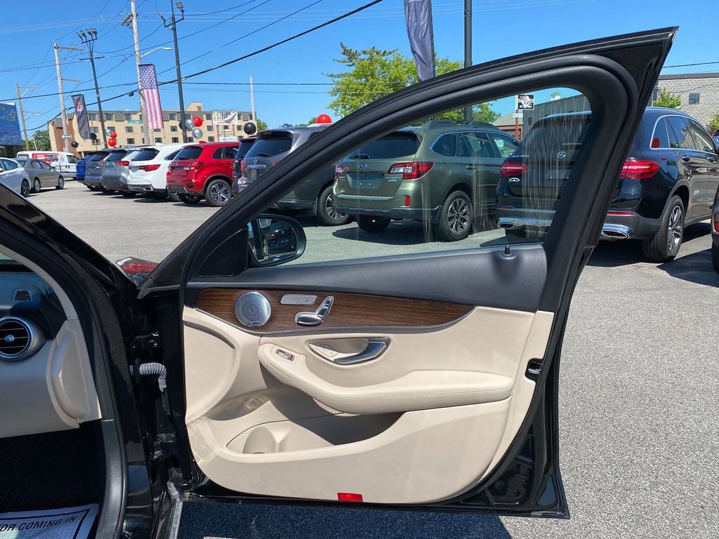 Used 2021 Mercedes-Benz C 300 4MATIC Sedan image 34