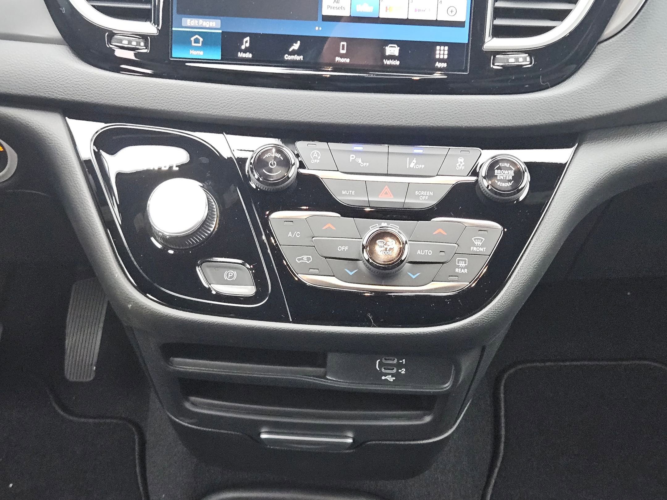 New 2026 Chrysler Voyager LX image 17