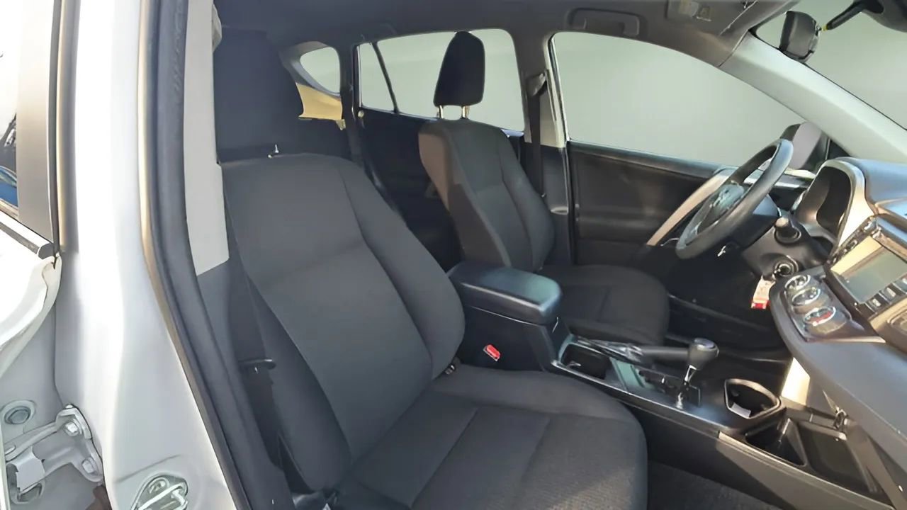 Used 2018 Toyota RAV4 LE image 13