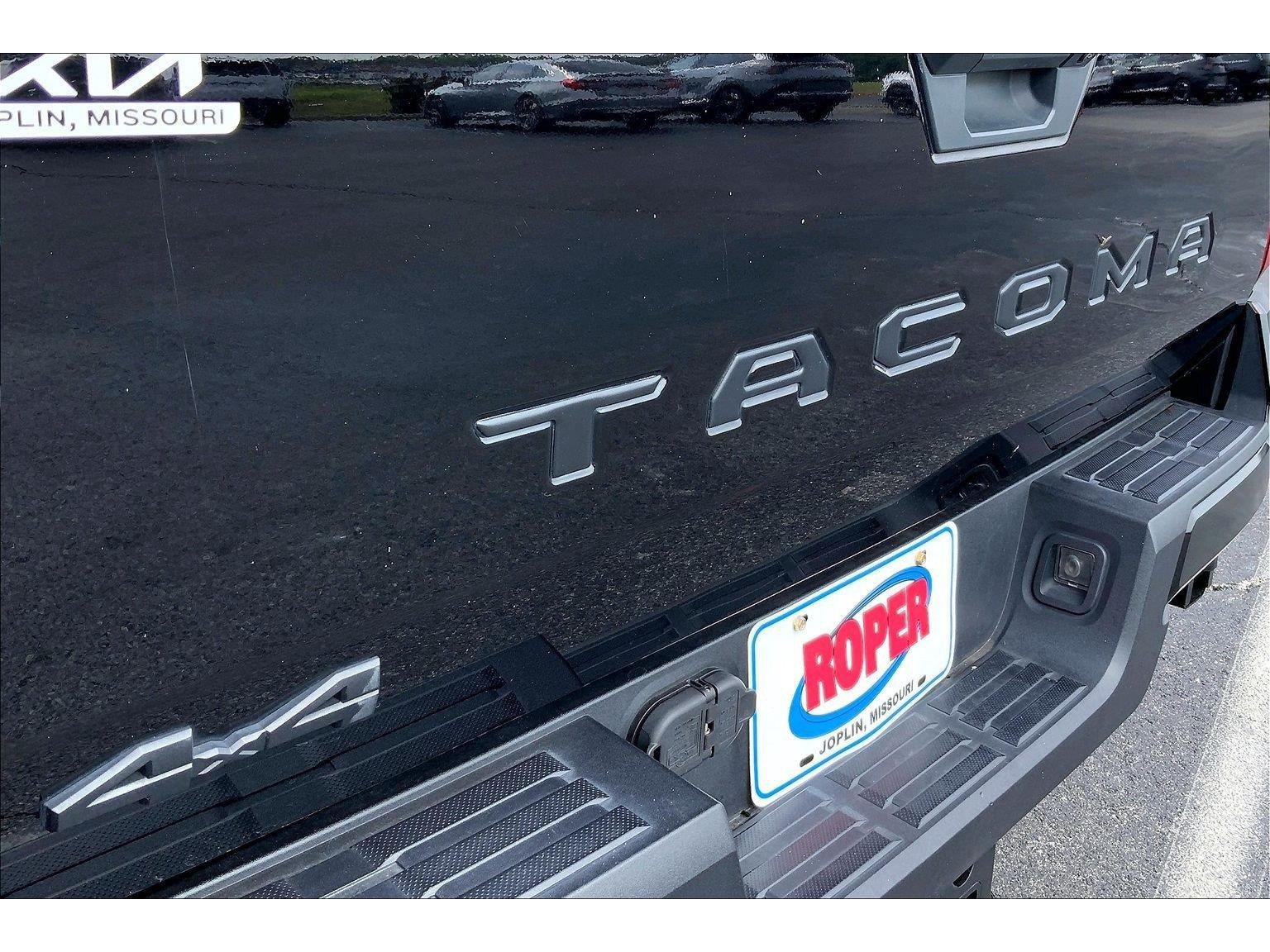 Used 2024 Toyota Tacoma SR5 AWD/4WD image 29