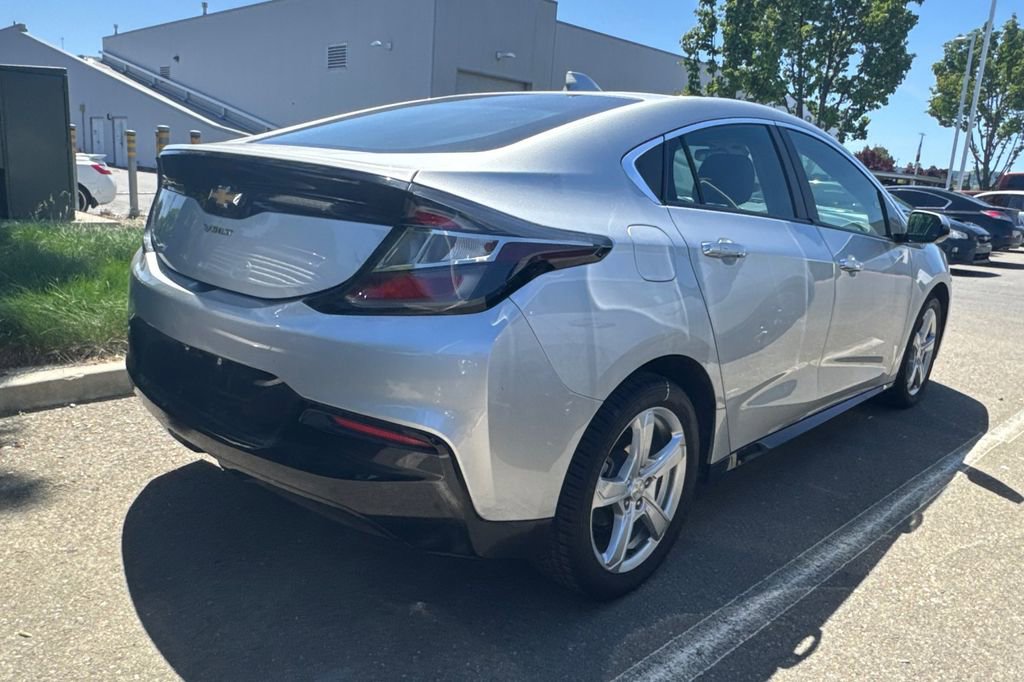 Used 2018 Chevrolet Volt LT FWD image 5