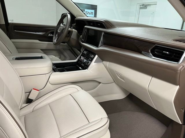 Used 2024 GMC Yukon XL Denali w/ Advanced Technology Package AWD/4WD image 59