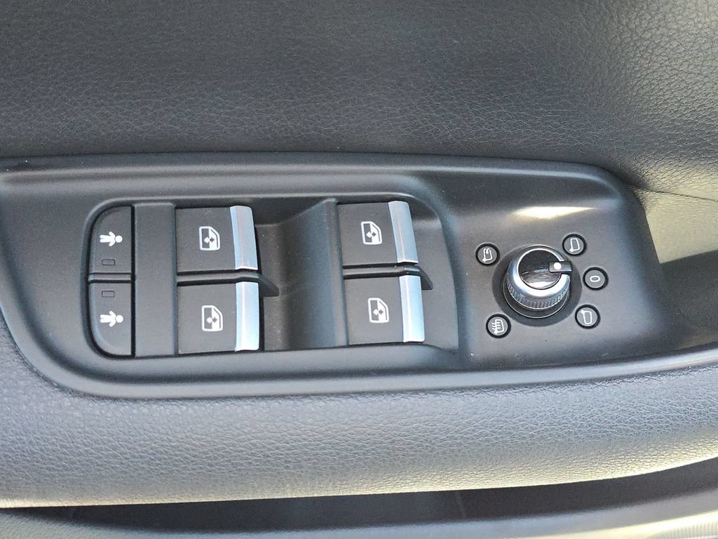 Used 2018 Audi Q7 2.0T Premium Plus AWD/4WD image 23