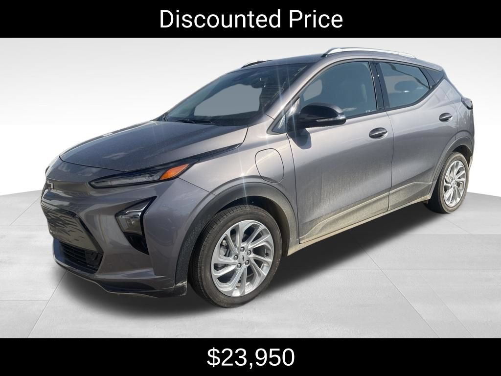Used 2023 Chevrolet Bolt EUV LT w/ Comfort Package FWD image 3