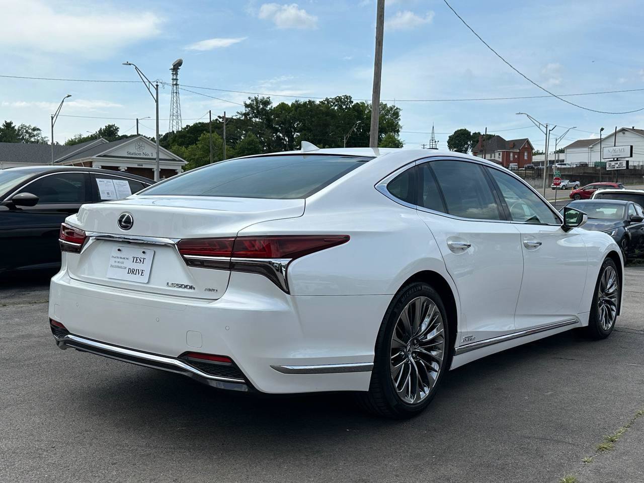 Used 2018 Lexus LS 500h AWD w/ Luxury Package image 10