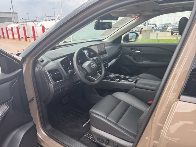Used 2025 Nissan Rogue SL w/ Tech Package AWD/4WD image 14