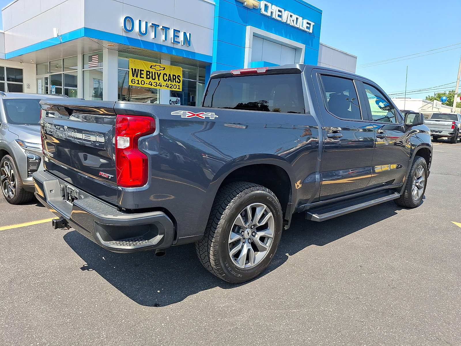 Used 2022 Chevrolet Silverado 1500 RST w/ Bed Protection Package AWD/4WD image 4