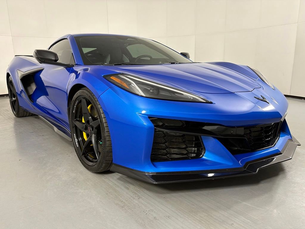 Used 2025 Chevrolet Corvette E-Ray AWD/4WD image 2