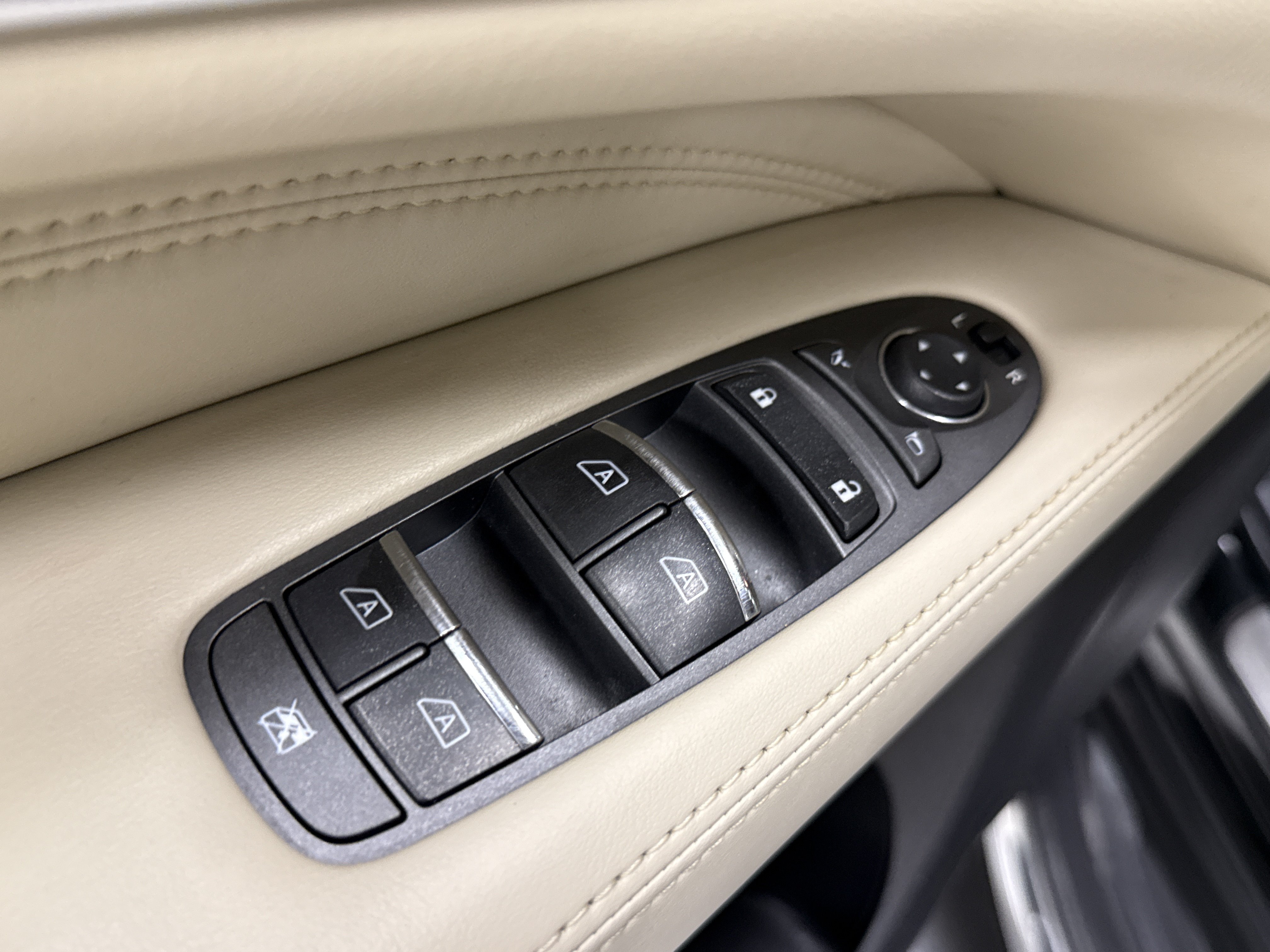 Used 2018 INFINITI QX60 FWD w/ Deluxe Technology Package image 11