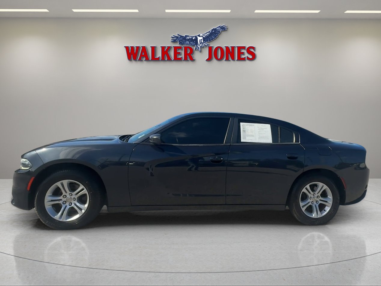 Used 2016 Dodge Charger SE RWD image 3