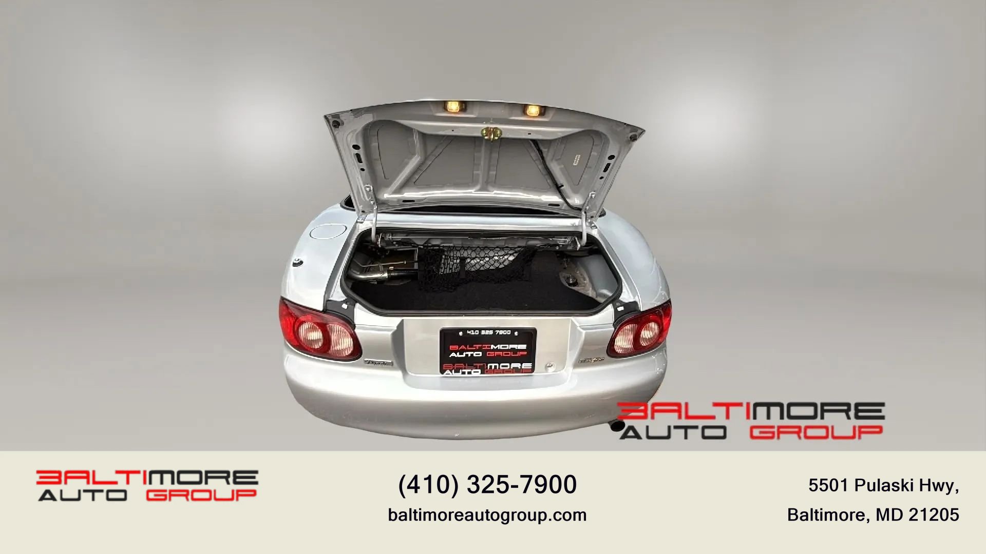 Used 2004 MAZDA MX-5 Miata w/ Cloth Azure Blue Pkg RWD image 32