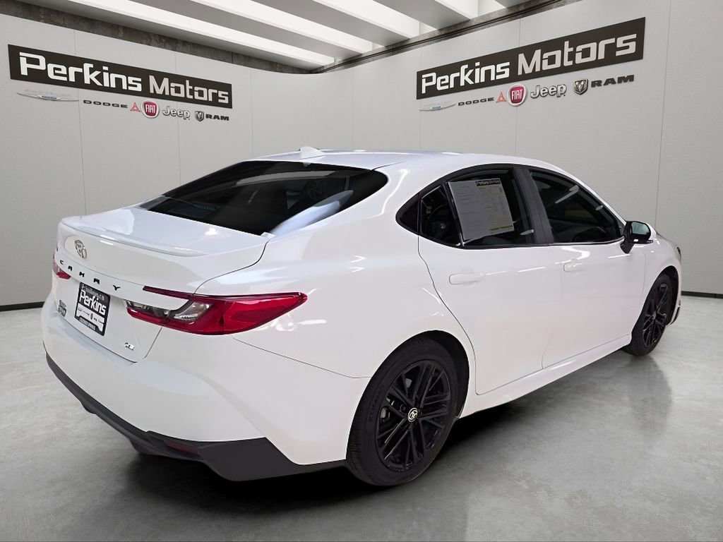 Used 2025 Toyota Camry SE FWD image 5