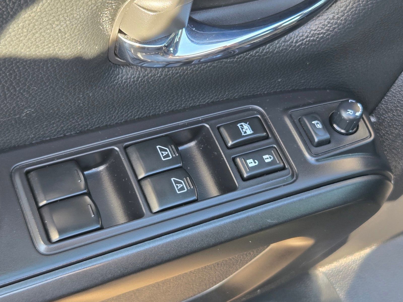 Used 2021 Nissan Titan PRO-4X w/ Pro-4x Convenience Package AWD/4WD image 22
