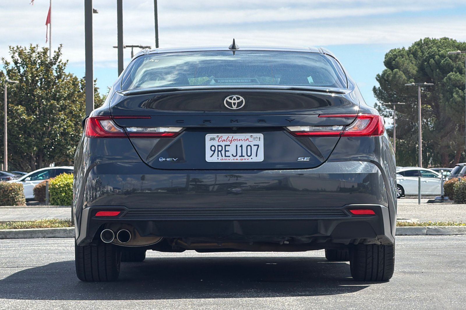 Used 2025 Toyota Camry SE FWD image 5