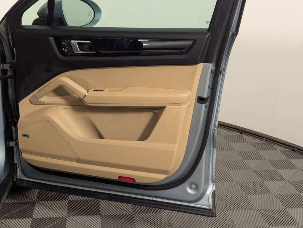 Used 2022 Porsche Cayenne Coupe image 52