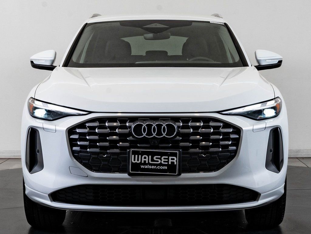 Certified 2025 Audi Q5 Premium w/ 19" Wheel Package image 2