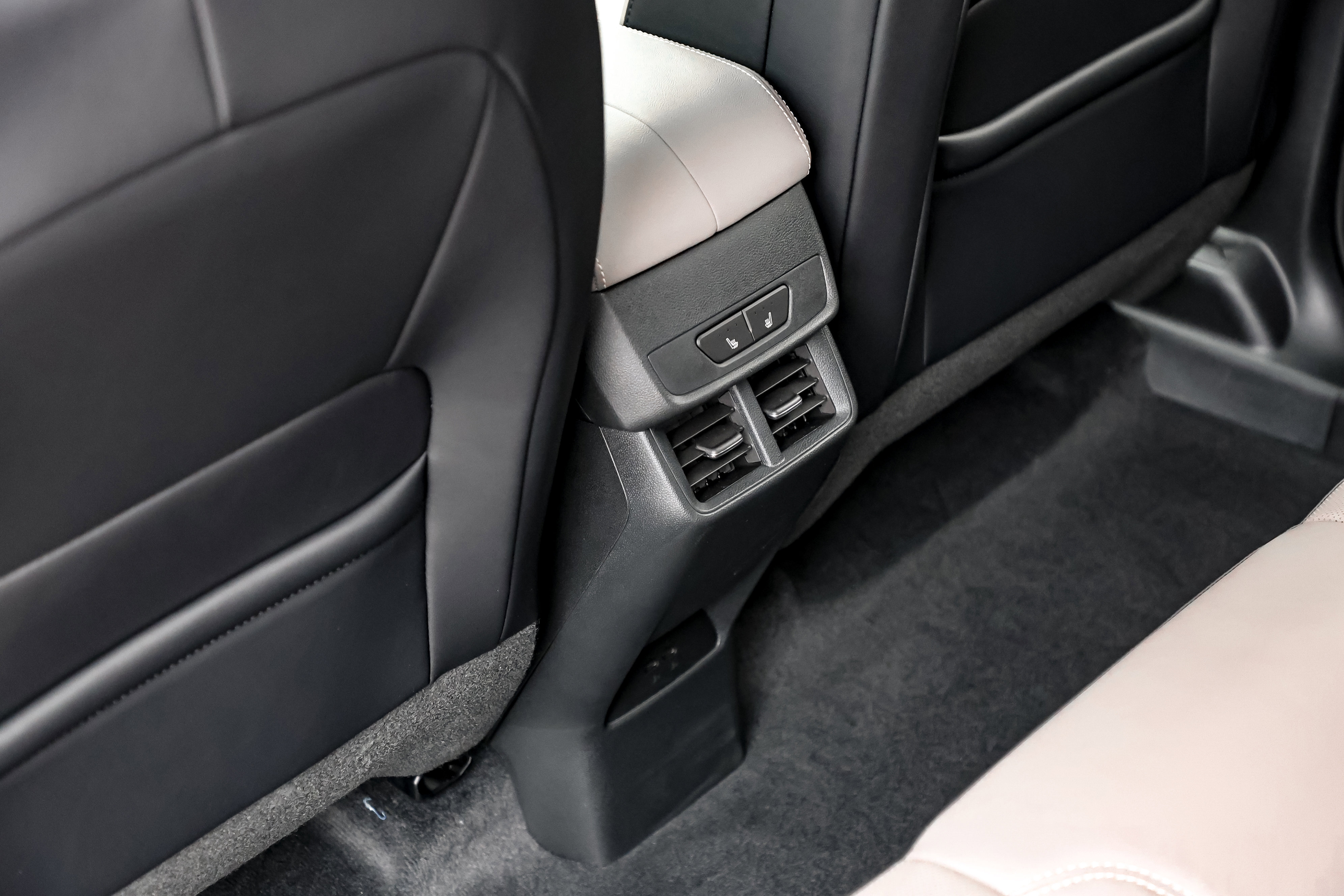 New 2026 GMC Terrain Elevation image 18