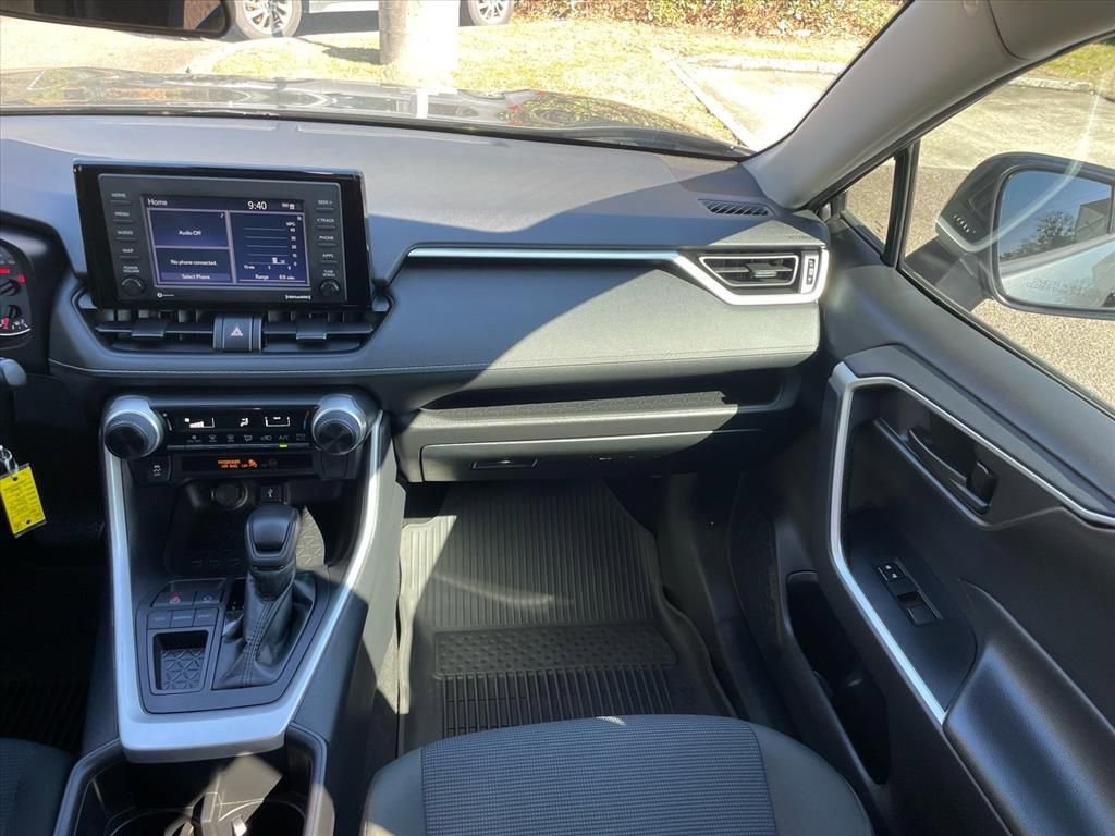 Used 2022 Toyota RAV4 LE image 6