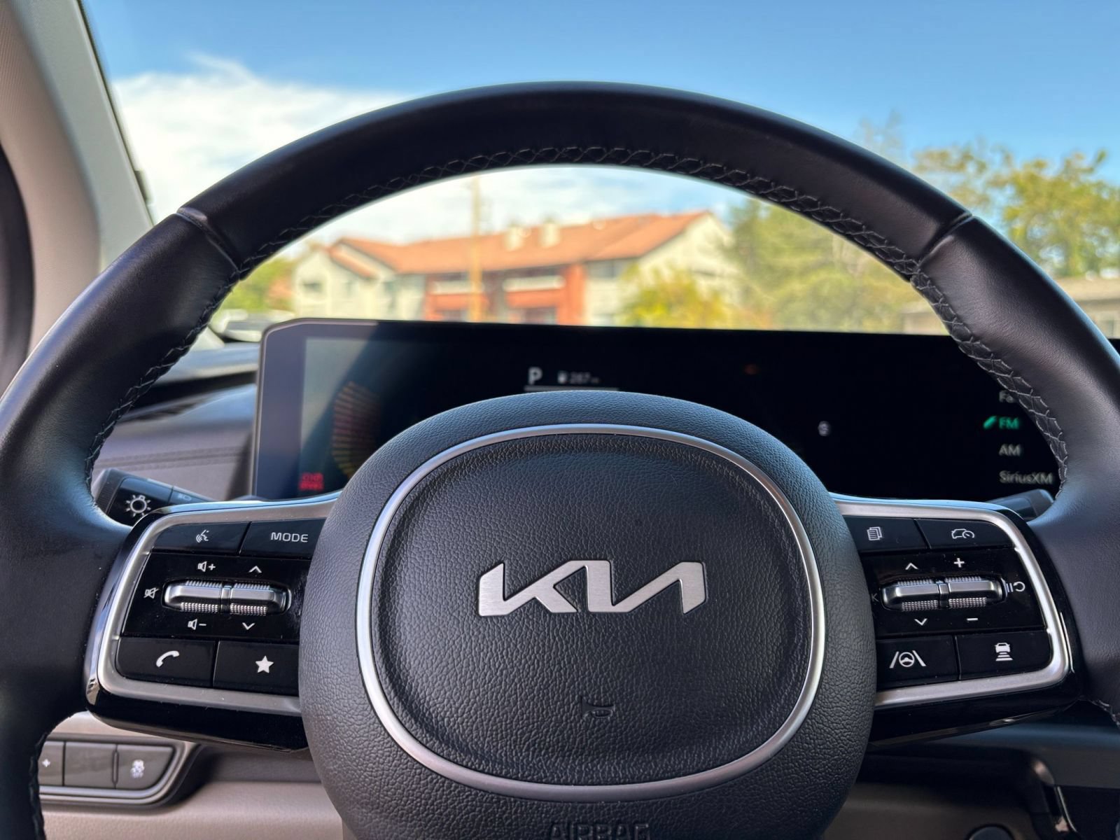Used 2026 Kia Carnival FWD image 29