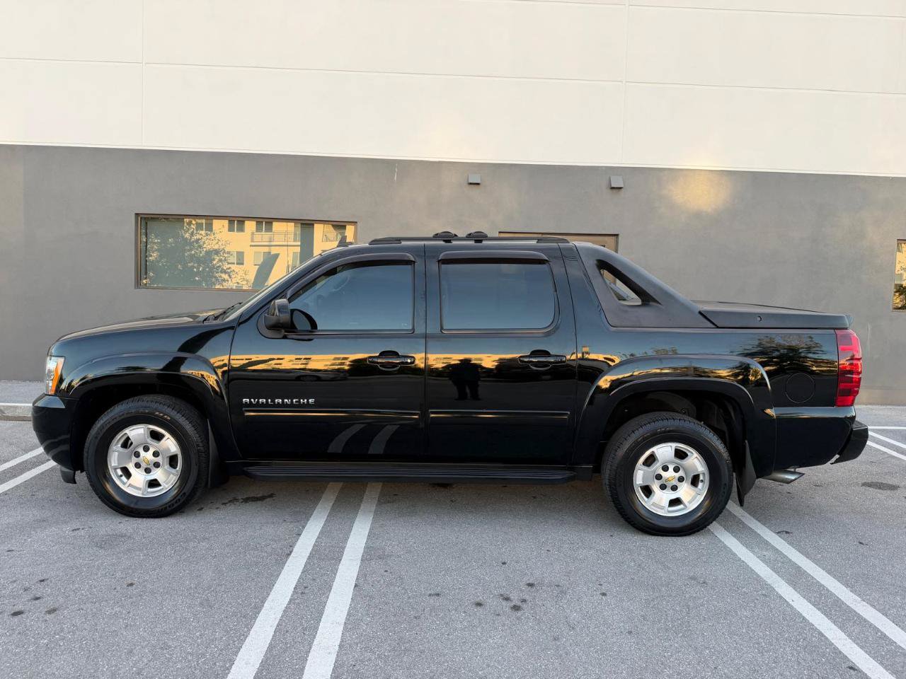 Used 2011 Chevrolet Avalanche LS w/ Convenience Package RWD image 11
