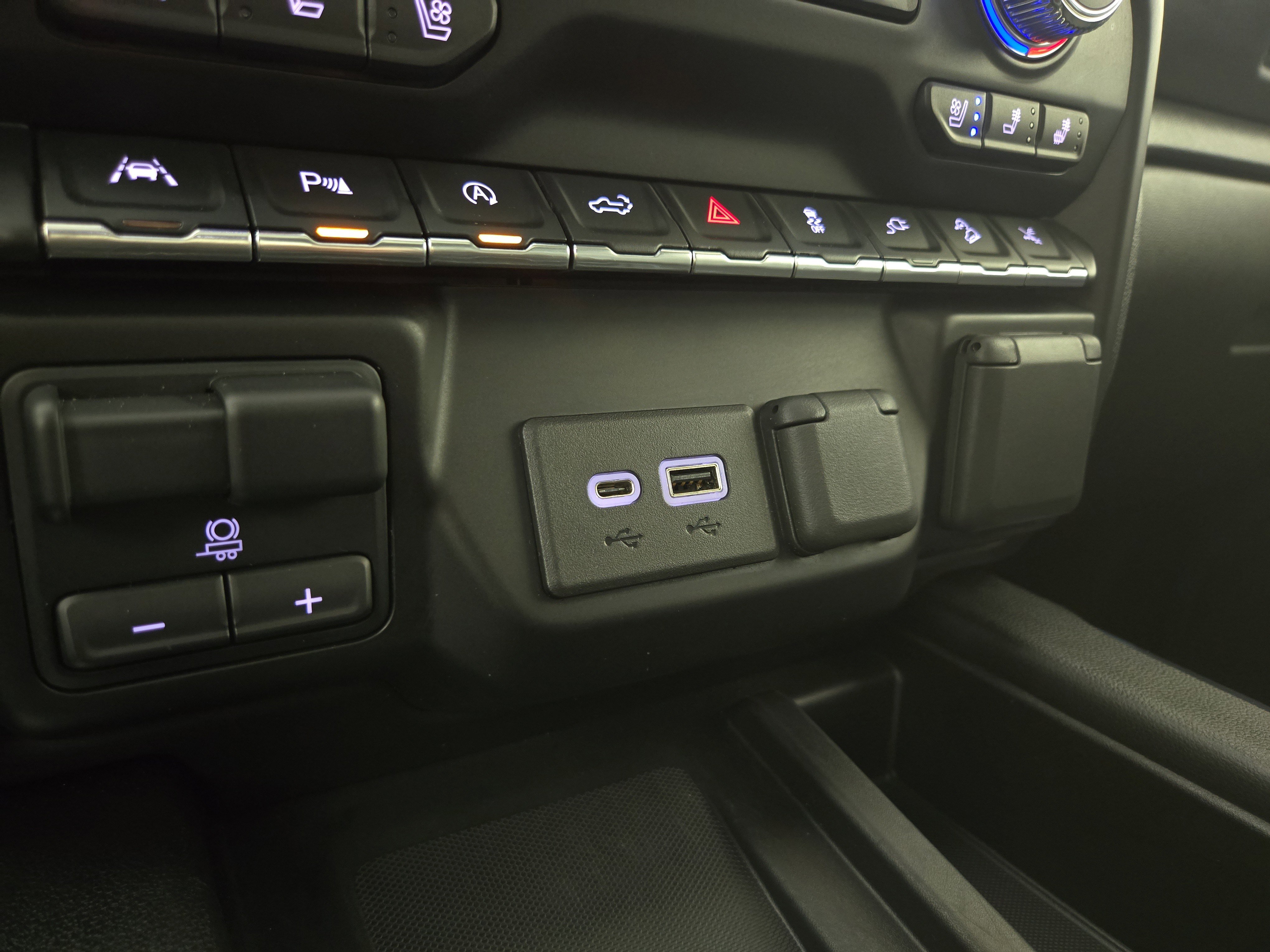 Certified 2021 GMC Sierra 1500 Denali w/ Denali Carbonpro Edition AWD/4WD image 28