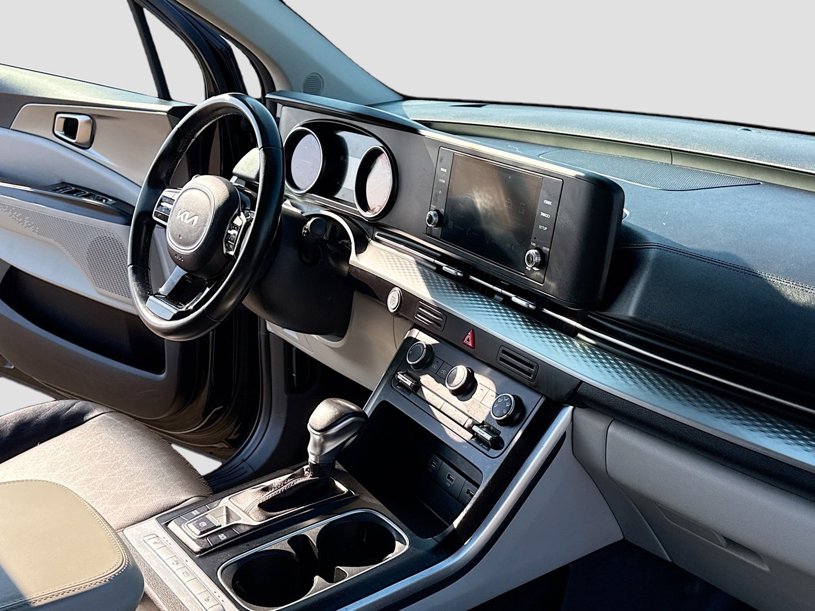 Used 2023 Kia Carnival LX image 5