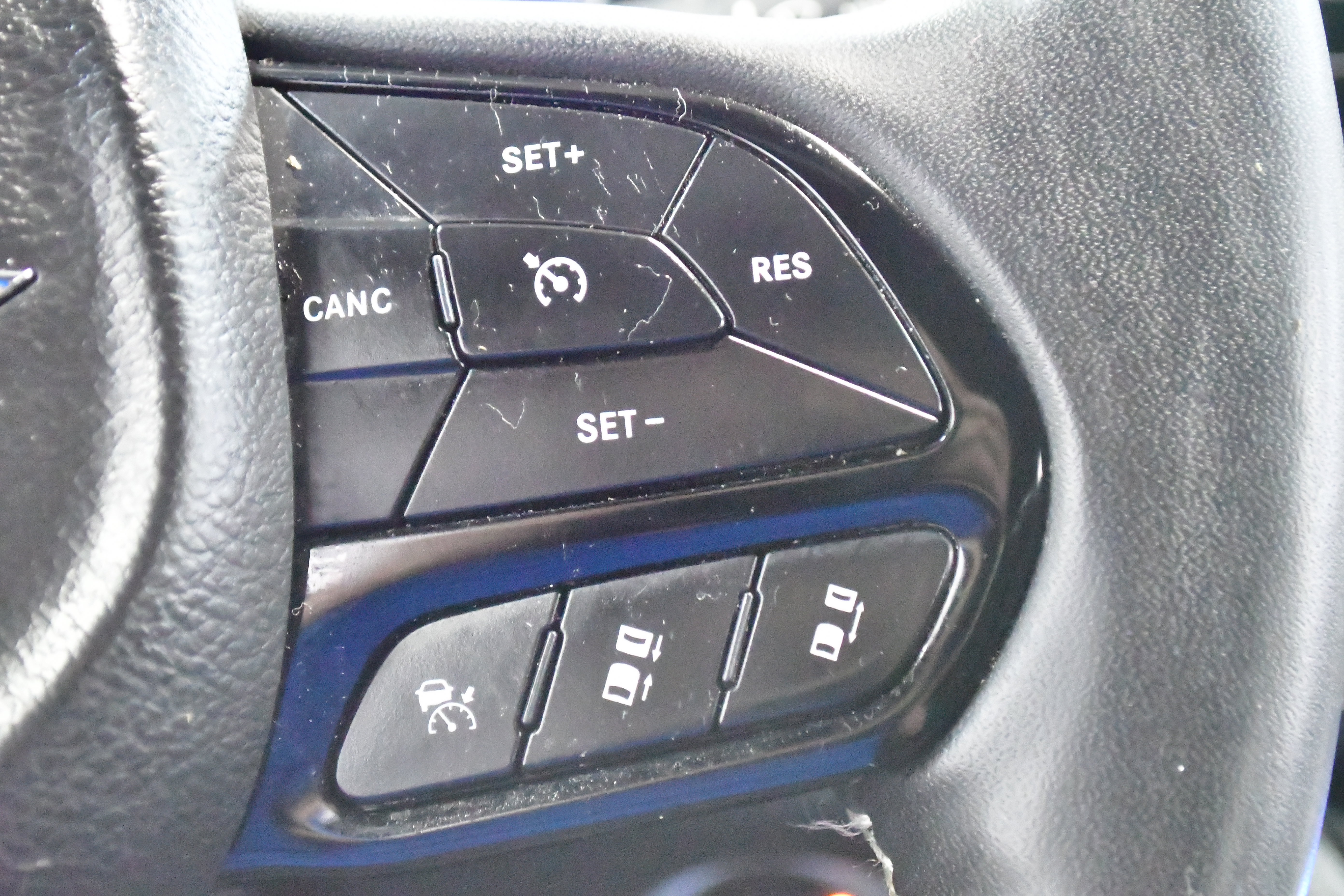 Used 2023 Chrysler Pacifica Touring FWD image 23