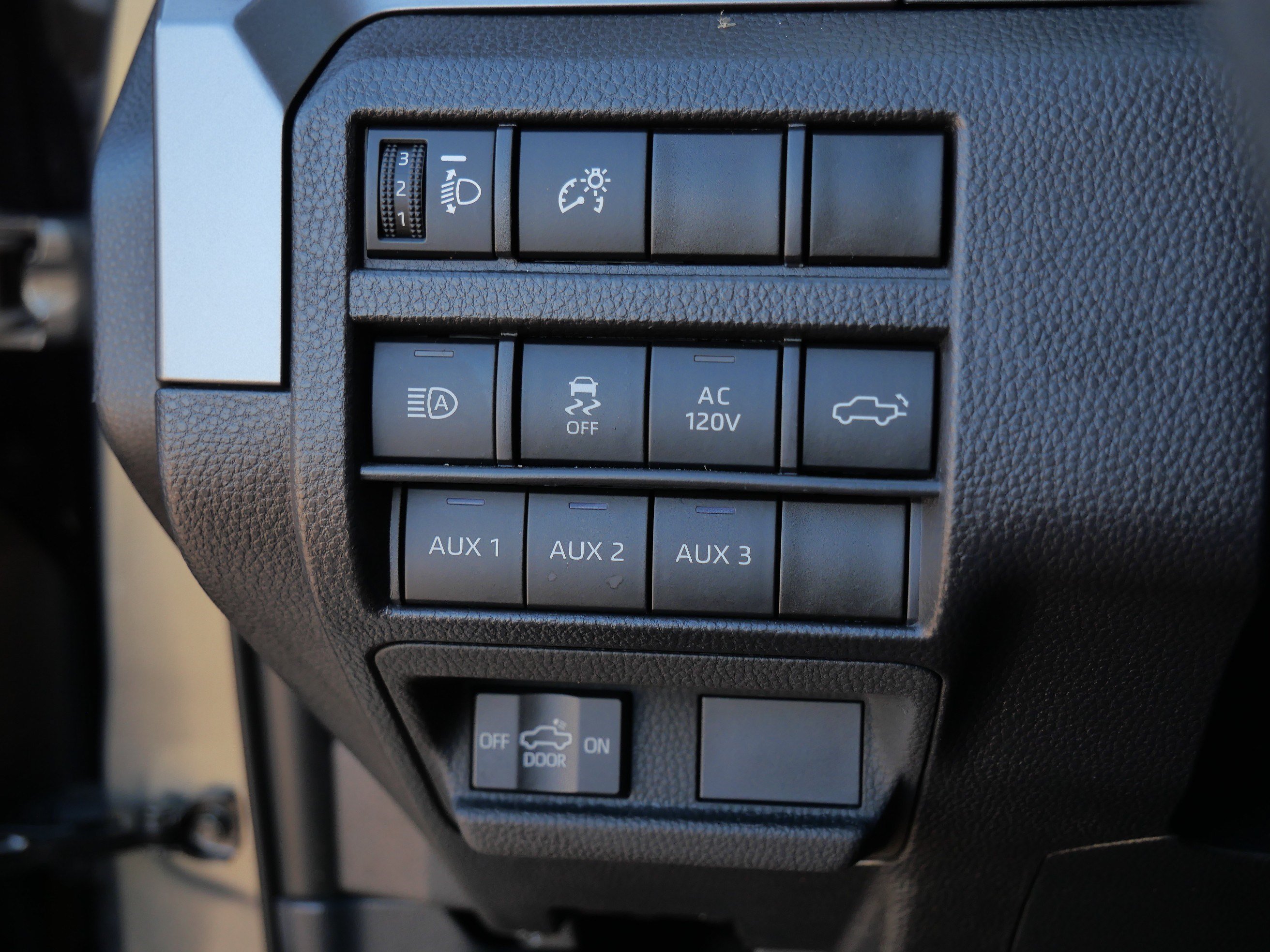 Used 2024 Toyota Tacoma TRD Off-Road w/ TRD Off Road Premium Package AWD/4WD image 25