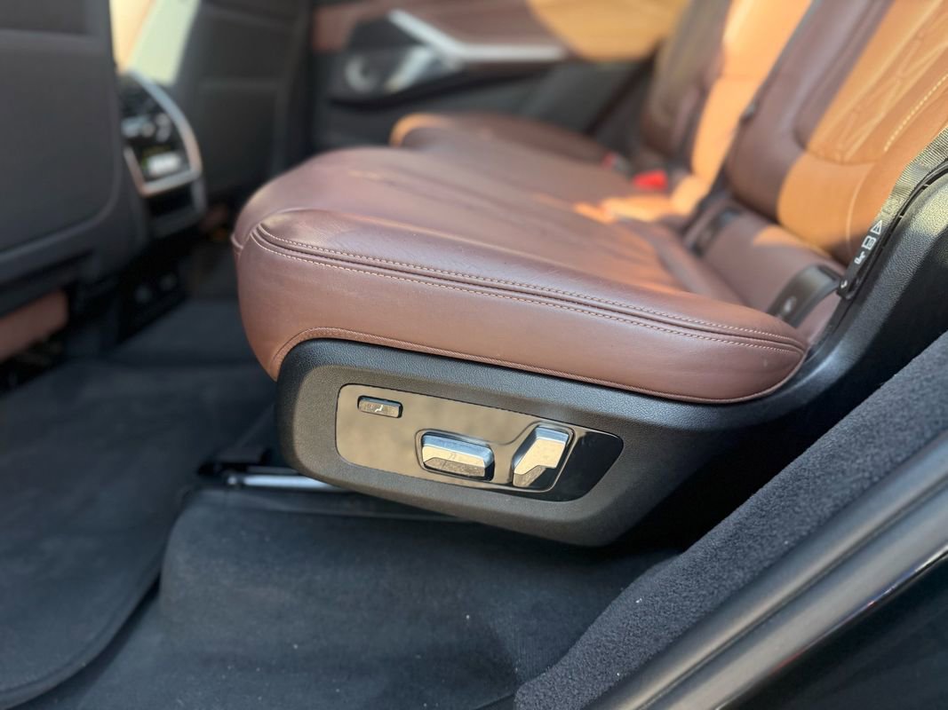 Used 2019 BMW X7 xDrive50i w/ M Sport Package AWD/4WD image 31