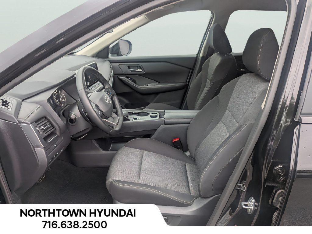 Used 2026 Nissan Rogue SV AWD/4WD image 9
