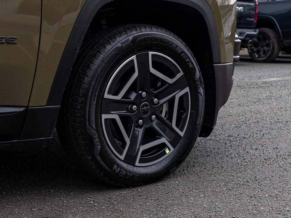 New 2026 Jeep Cherokee Laredo AWD/4WD image 9