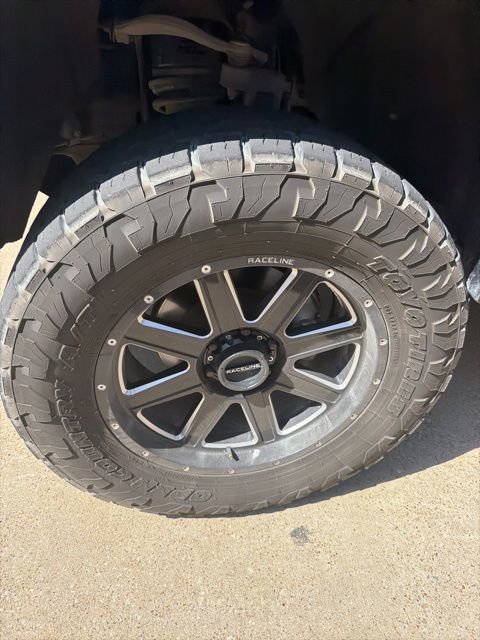 Used 2020 GMC Sierra 1500 Elevation w/ Elevation Value Package image 3