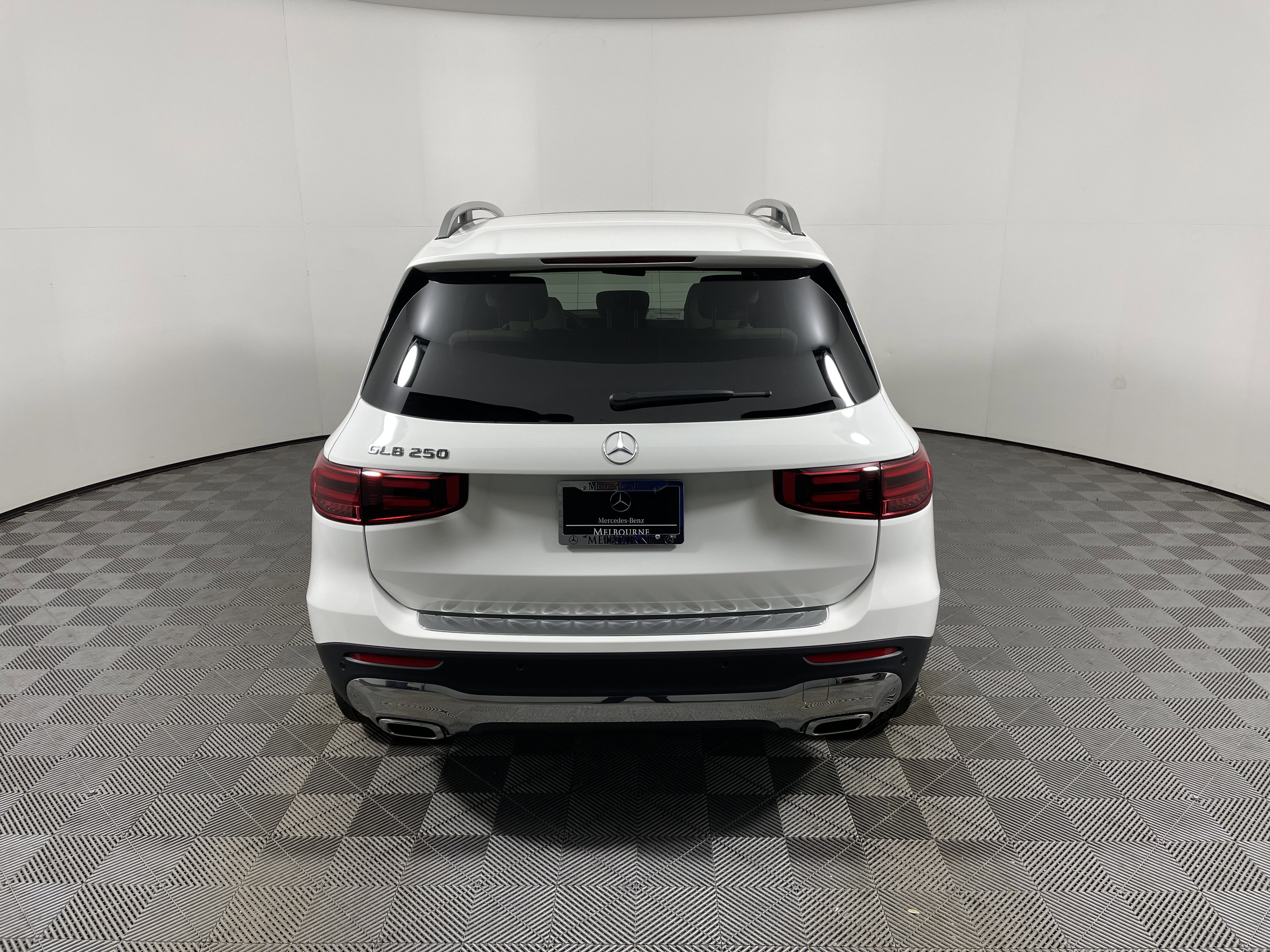 New 2026 Mercedes-Benz GLB 250 image 4