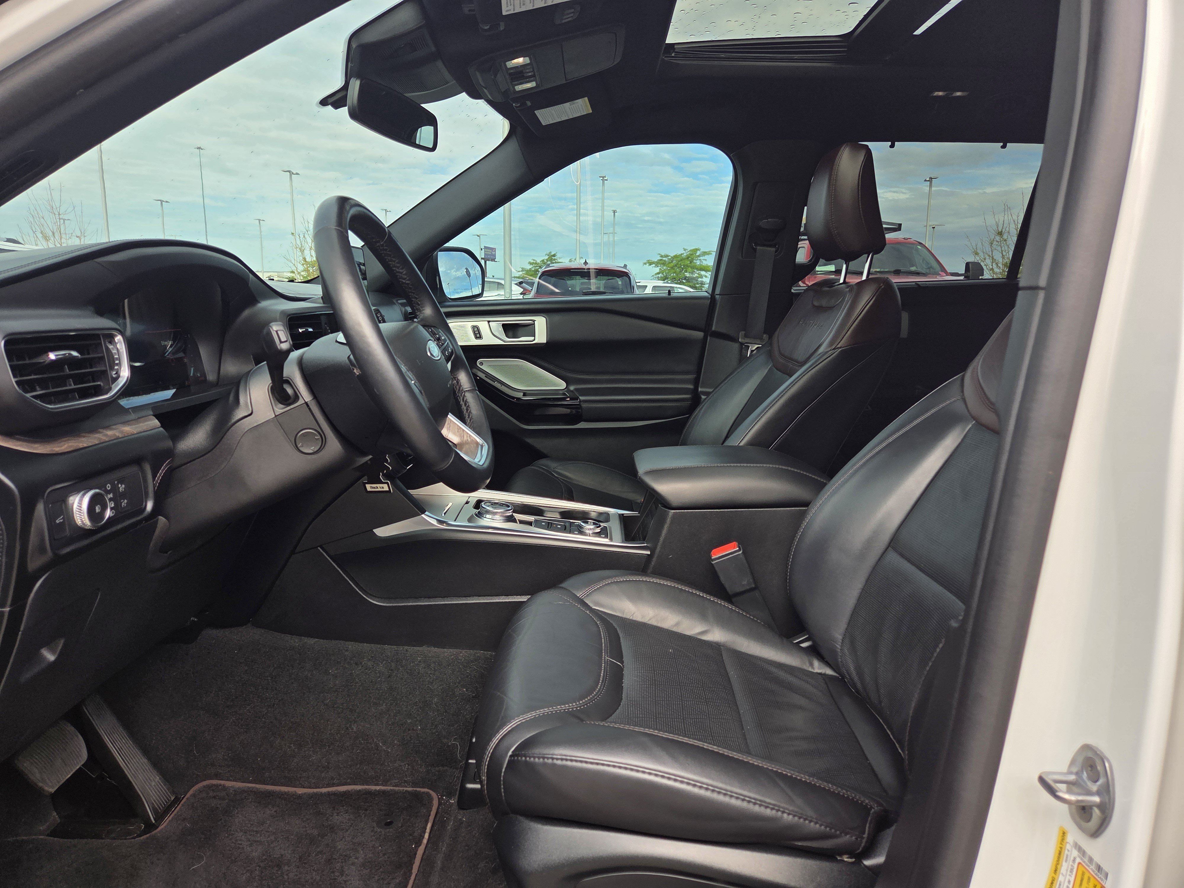 Used 2022 Ford Explorer Platinum w/ Equipment Group 601A AWD/4WD image 7