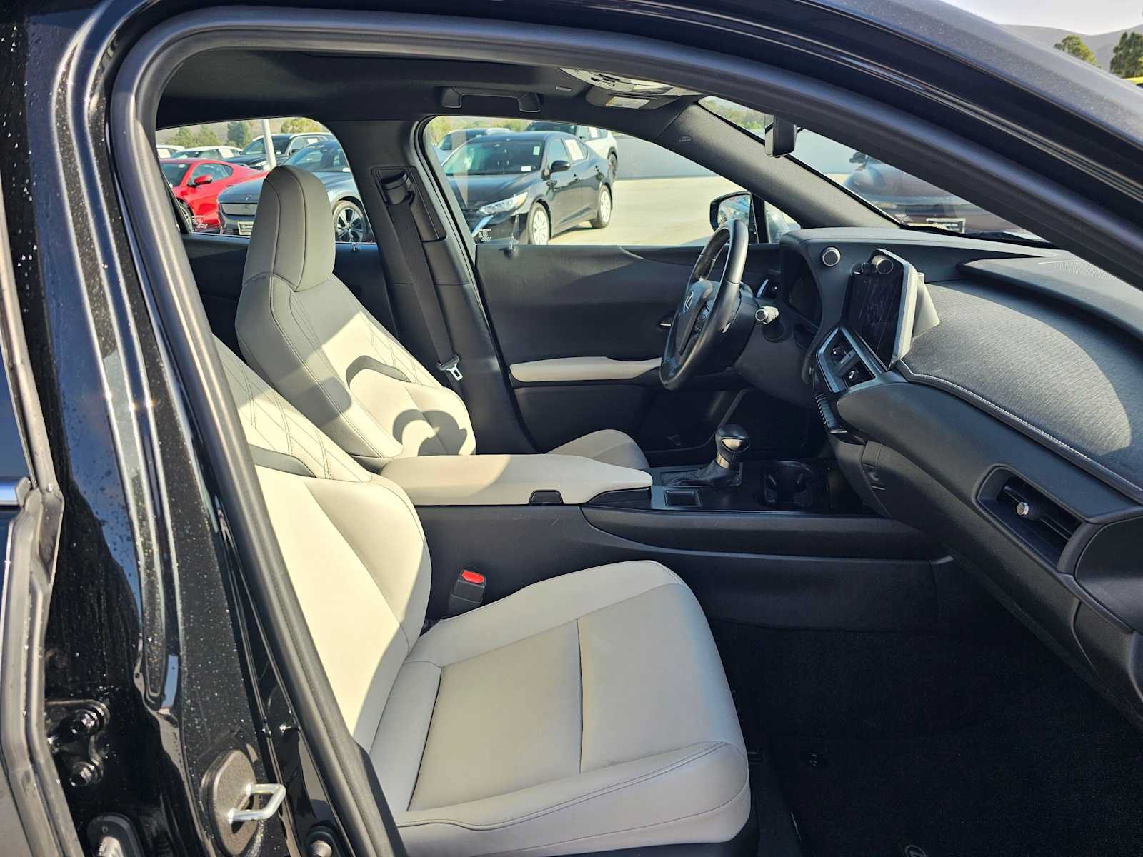 Used 2023 Lexus UX 250h FWD w/ Accessory Package (Z2) image 10