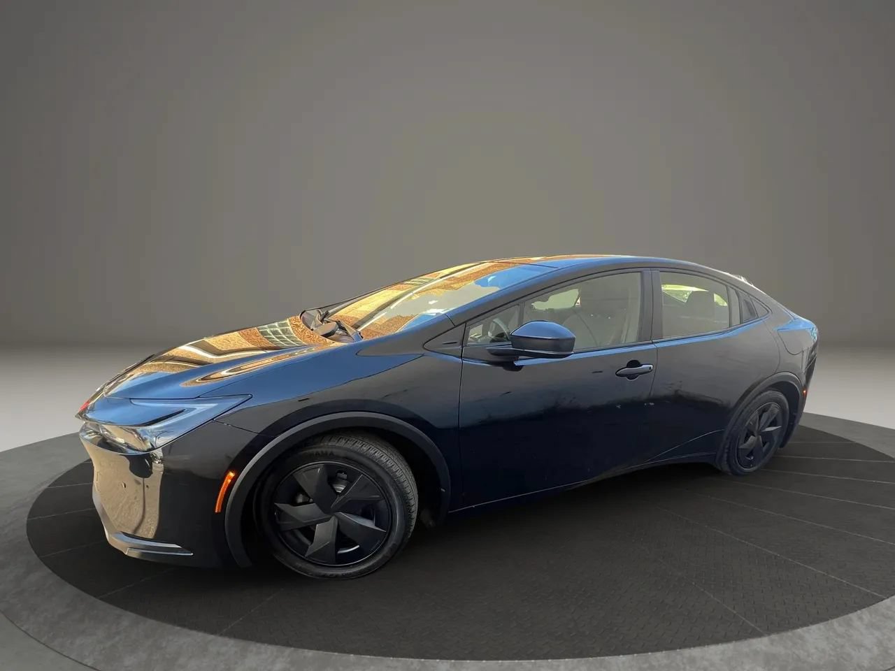 Used 2023 Toyota Prius Prime FWD image 2