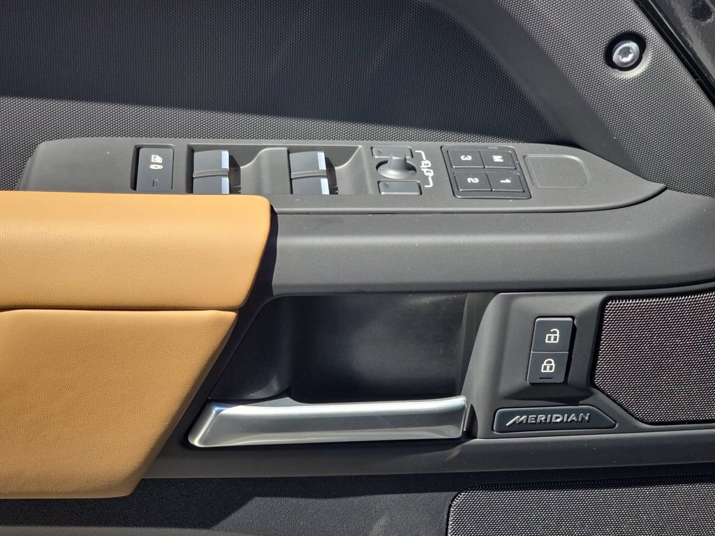 New 2026 Land Rover Defender 110 S AWD/4WD image 28