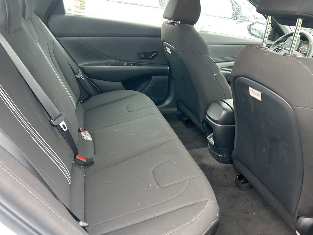 Used 2025 Hyundai Elantra SEL image 21