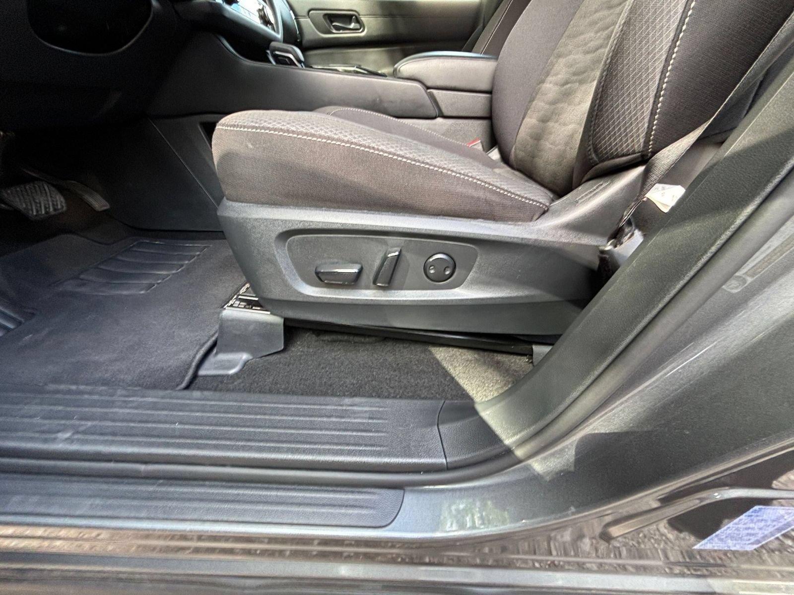 Used 2025 Nissan Pathfinder SV AWD/4WD image 22