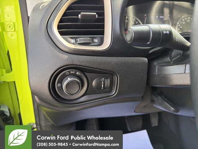 Used 2017 Jeep Renegade Sport w/ Power & Air Group AWD/4WD image 14