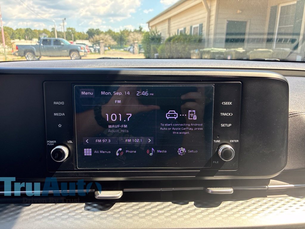 Used 2023 Kia Carnival LX FWD image 31